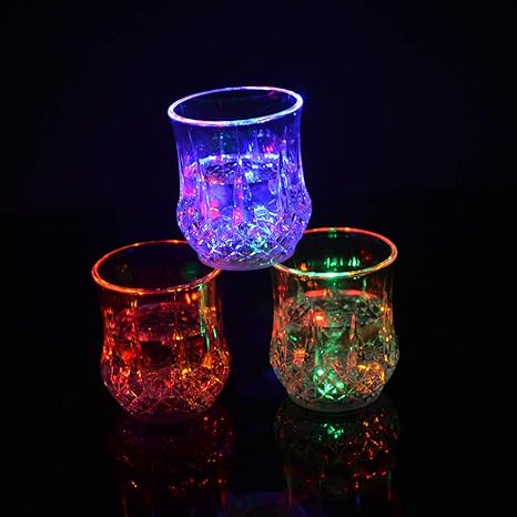 Amazon Co Jp Led コップ 変色調光グラス 7色 光る グラス 液体感知 フラッシュ カップ おしゃれ パイナップル プラスチック おもしろコップ クリスマス ハロウィン パーティー 宴会 イベント バー Ktv用品 雰囲気満点 誕生日 プレゼント 贈り物 3点セット ホーム キッチン
