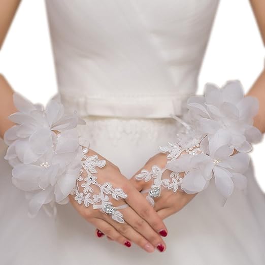 ネイルや指輪も可愛く演出 話題のフィンガーレスグローブ14選 ウェディングニュース ネイルや指輪も可愛く演出 話題のフィンガーレスグローブ14選 ウェディングニュース