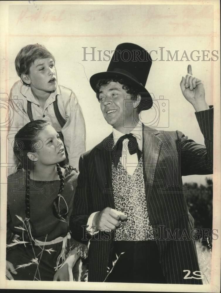 Amazon Com Historic Images 1963 Press Photo Dan O Herlihy Kurt Russell Cathy Carver Costar In Movie Photographs