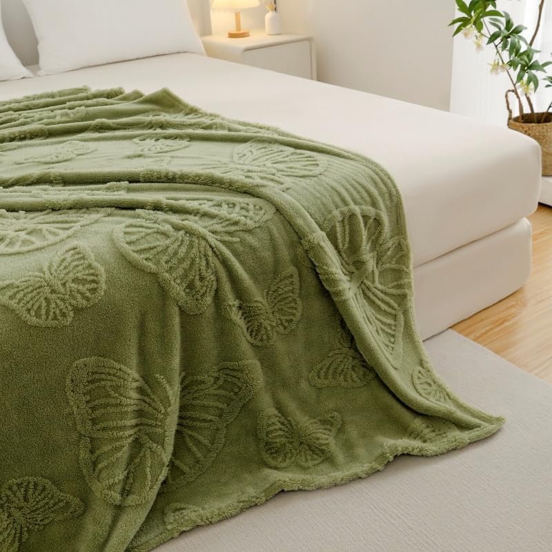 CHARMCRAFTERS Flannel Butterfly Blanket 200x230cm for Couch Sofa Super Soft 3D Butterfly Fluffy Lightweight Fleece Blanket Suitable for Bedroom Sofa Camping for All Seasons(Green)