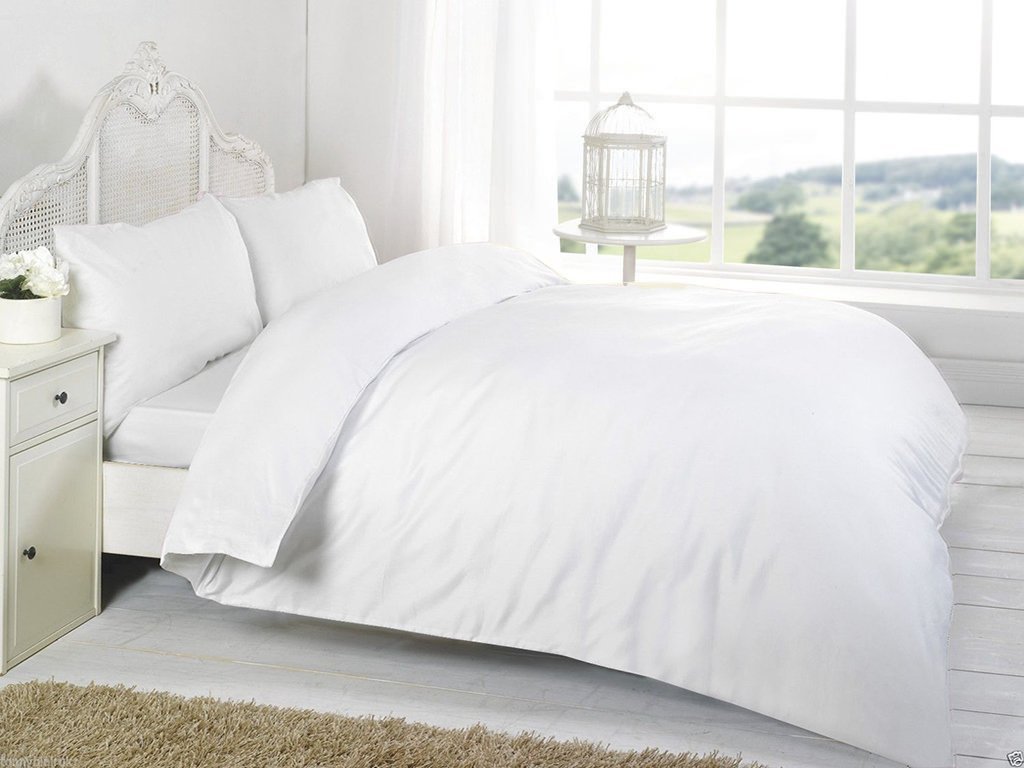 Comfy Nights Luxury Plain Dyed Pollycotton Duvet/Quilt Set (Super King, White)