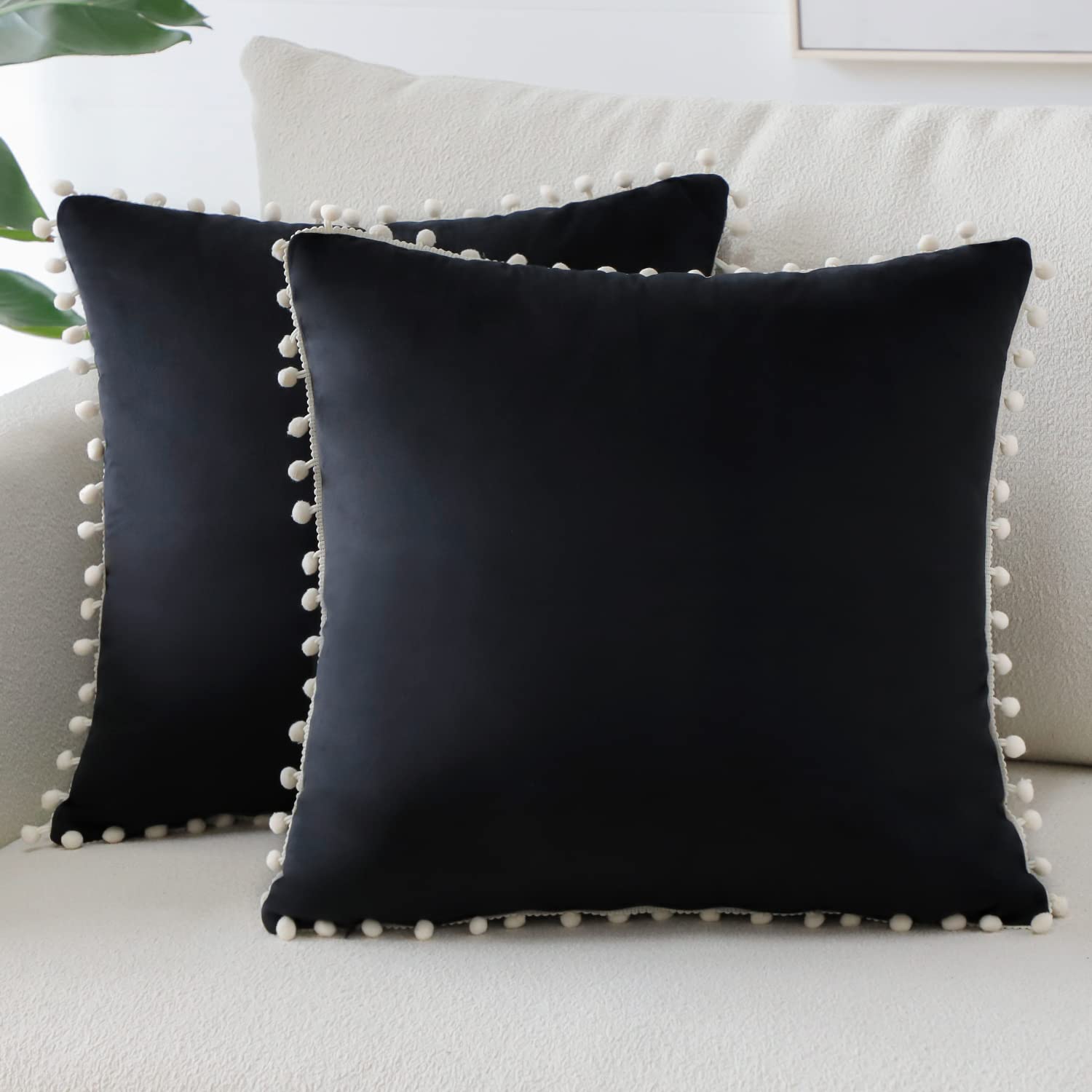 Sungeek Pack of 2 Decorative Cushion Covers Soft Velvet Pompoms Pillow Covers with Invisible Zipper Square Home Decor Throw Pillow Cases for Sofa Bedroom Living Room 45x45cm Black