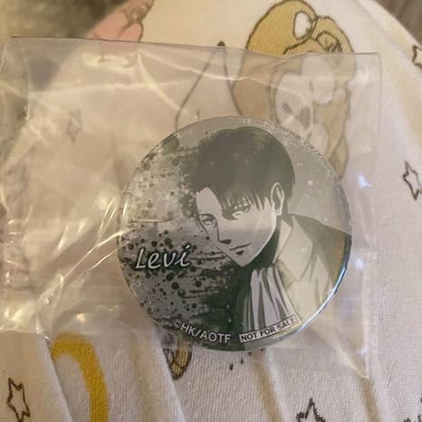 Amazon 進撃の巨人 東京駅ポップアップストア 缶バッジ 東京会場 リヴァイ 誕生日 バースデー アイドル 芸能人グッズ 通販