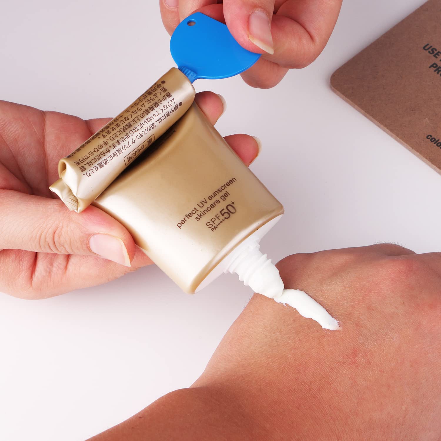 4PCS Toothpaste Squeezer,Tube Squeezer, Metal Tube Presser Tube Roller Tube Wringer Keys Dispenser Roller for Toothpaste Cosmetic Oil Cream Paint Squeezer(4 Color)