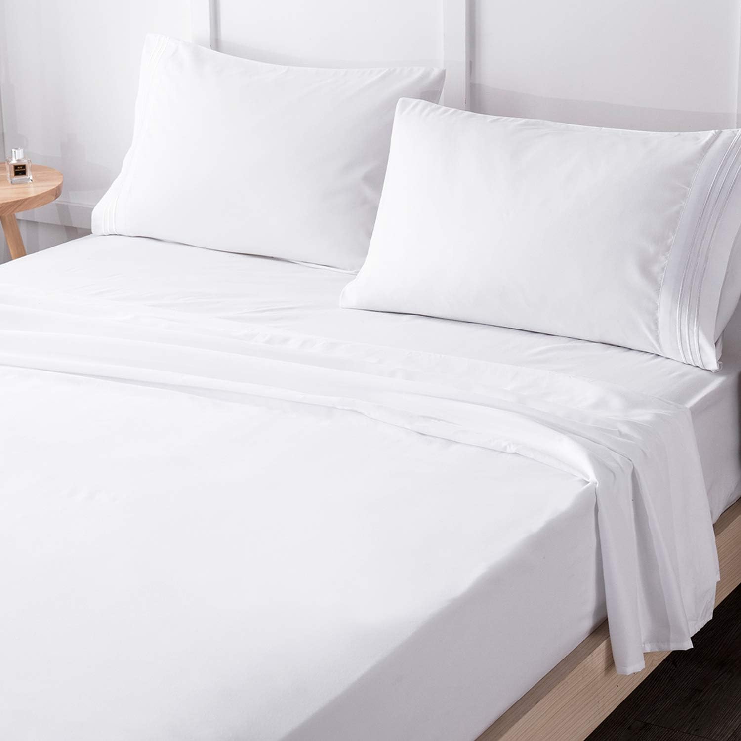 LIANLAM Queen Bed Sheets Set - Super Soft Brushed Microfiber 1800 Thread Count - Breathable Luxury Egyptian Sheets 16-Inch Deep Pocket - Wrinkle and Hypoallergenic-4 Piece(Queen, White)