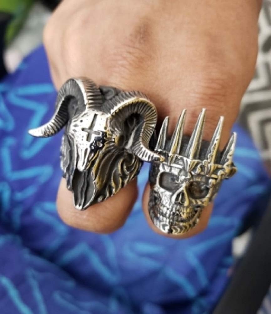 Amazon 額十字架悪魔 リング 指輪 悪魔 地獄 モンスター デビル 神話 王冠 キング エジプト 角 インパクト スカル ボーンハンド ドクロ スカルリング シルバーアクセサリー メンズ シルバー 指輪 メンズアクセサリー リング 通販