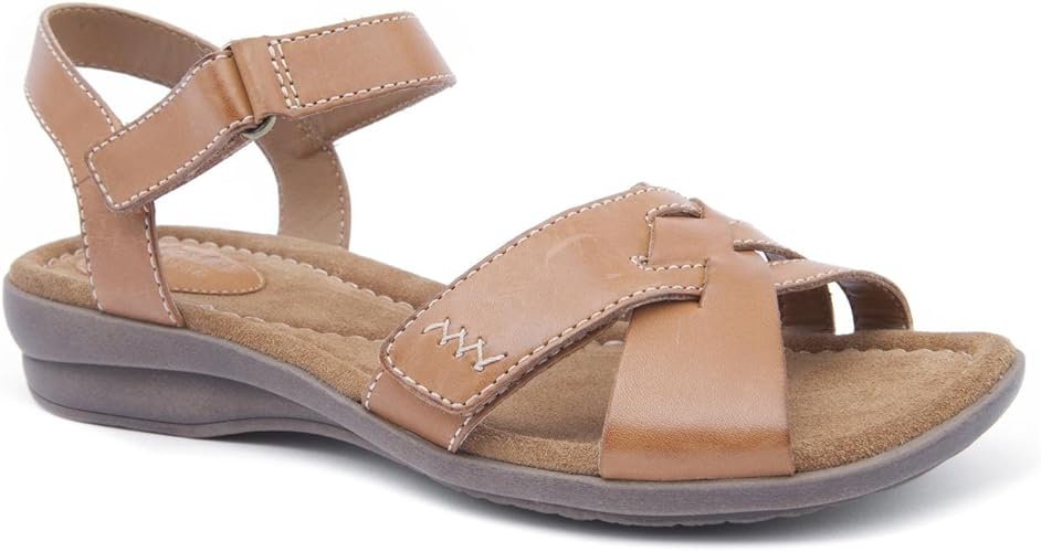 clarks ladies tan shoes