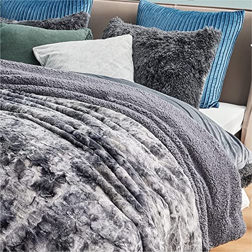 Bedsure Faux Fur Blankets Queen Size Dark Grey Fuzzy Plush Fluffy