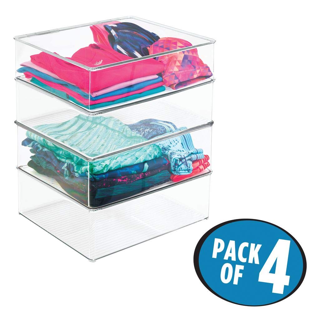 Conjunto de 4 cajas apilables de plástico duro con tapa.