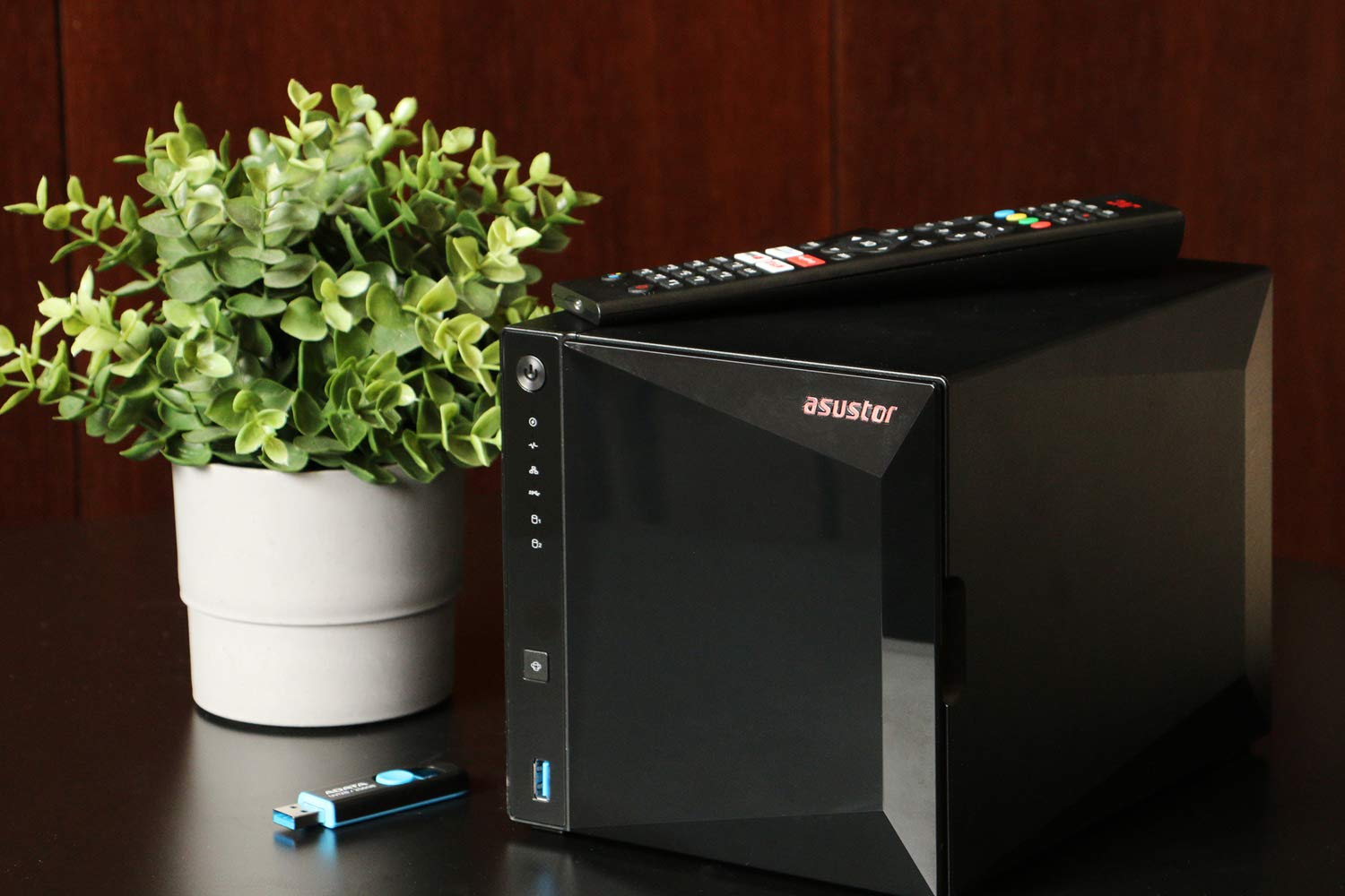 Asustor Drivestor 4 Pro AS3304T - 4 Bay NAS, 1.4GHz Quad Core, 2.5GbE Port, 2GB RAM DDR4, Network Attached Storage (Diskless)