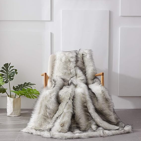Luxurious White Faux Fur Throw Blanket, Ultra Soft with Long Pile