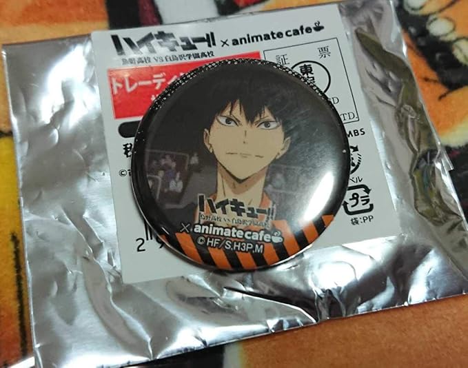Amazon ハイキュー 影山飛雄 ミニ缶バッジ アニメイトカフェ品 アイドル 芸能人グッズ 通販