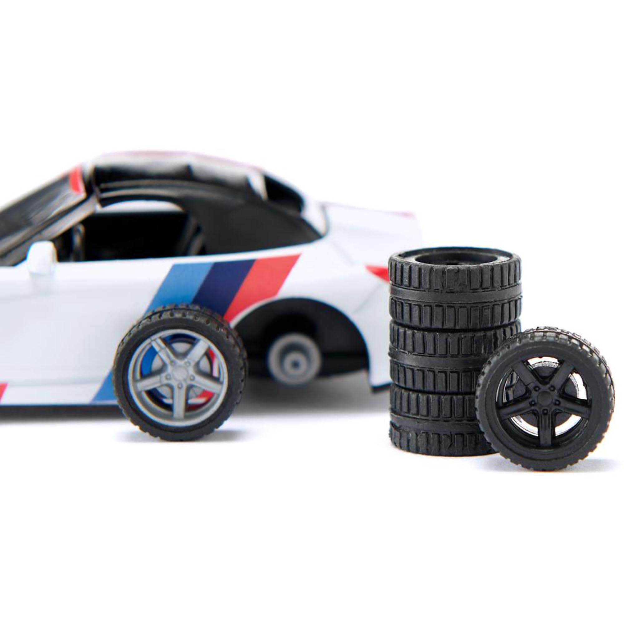 siku 2347, BMW Z4 M40i, 1:50, Metall/Kunststoff, Weiß, Spielzeugauto für Kinder, Abnehmbare Räder, Inkl. Stickerbogen mit Stickern im M-Design 5
