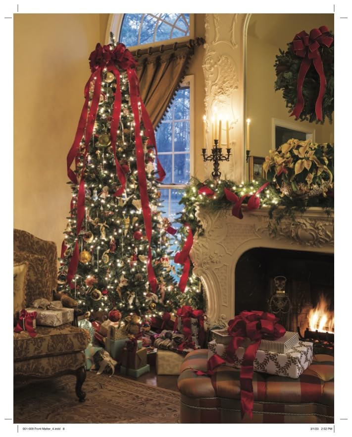 Traditions of Christmas: From the editors of Victoria Magazine Traditions of Christmas: From the editors of Victoria Magazine Hardcover