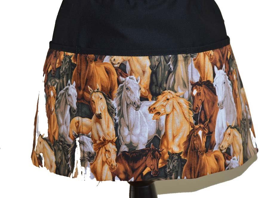 Unisex Grilling Flirty Waiter Waitress Kitchen Cooking Apron,100% Cotton Apron with 3 Pocket Waist Apron Wild Horses Mustangs