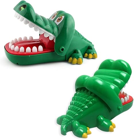 Amazon Co Jp クリエイティブなおもちゃ慎重なワニのおもちゃシリーズ新しい驚き特大の噛みワニの噛みおもちゃ親子の相互作用 ホーム キッチン