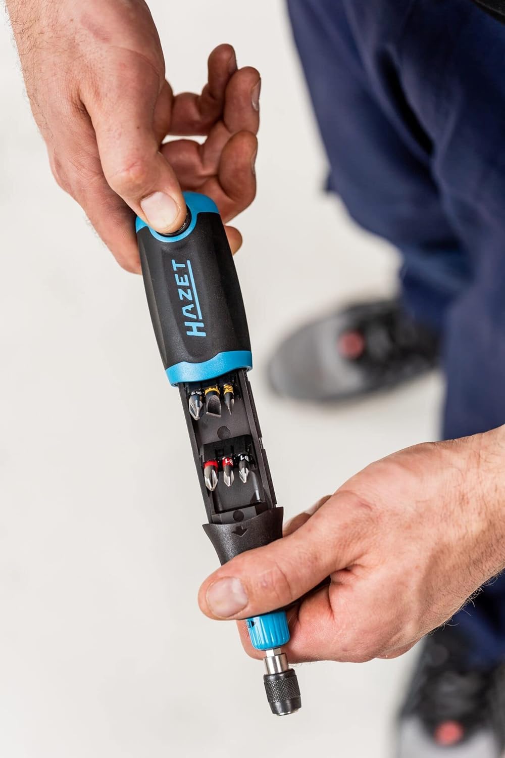 HAZET Bit Ratschen-Schraubendreher 810R-3 | integriertes Bithalter-Magazin mit 12 Bits - Ratschenfunktion umstellbar oder Verwendung als Bit-Schraubendreher 2