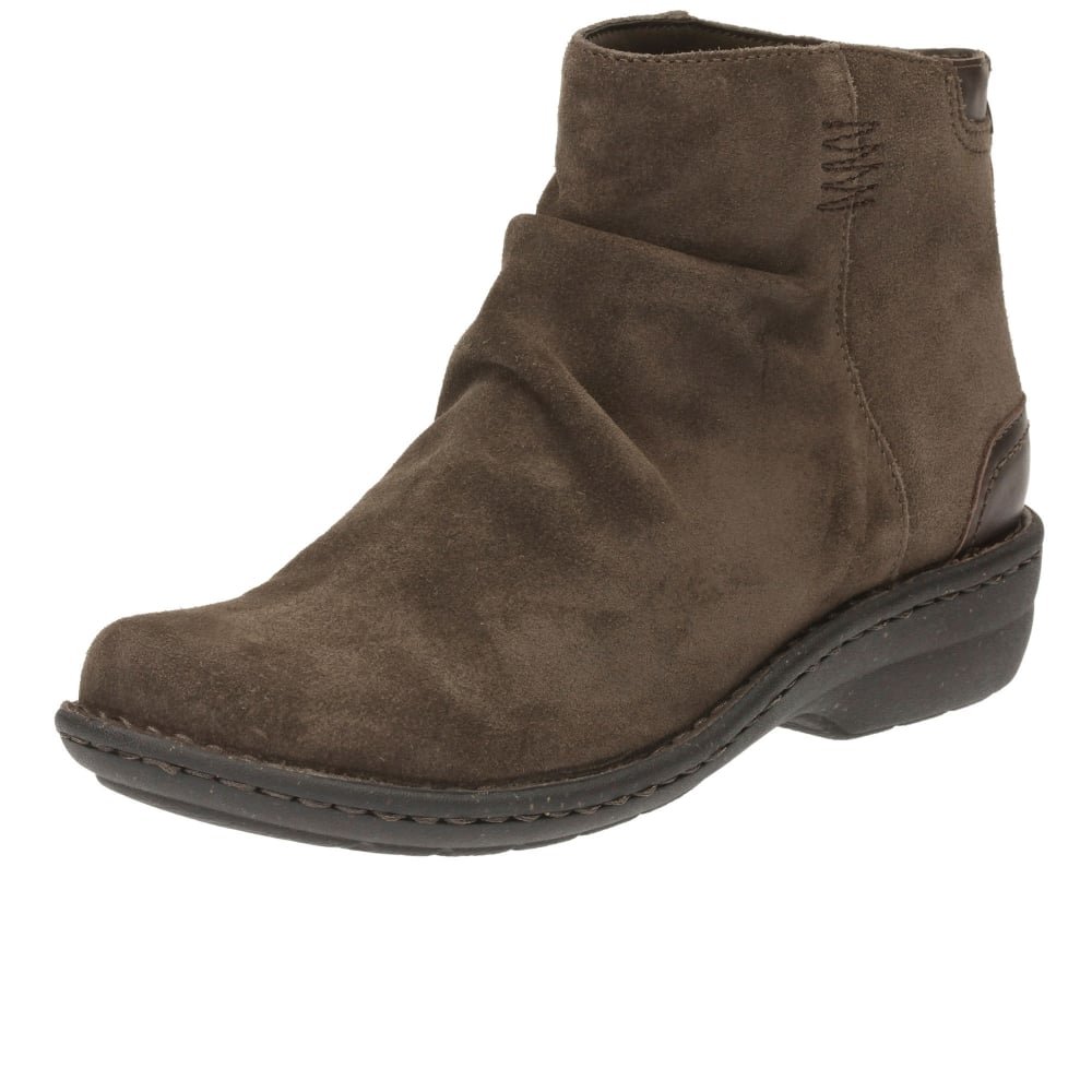 clarks avington swan boots