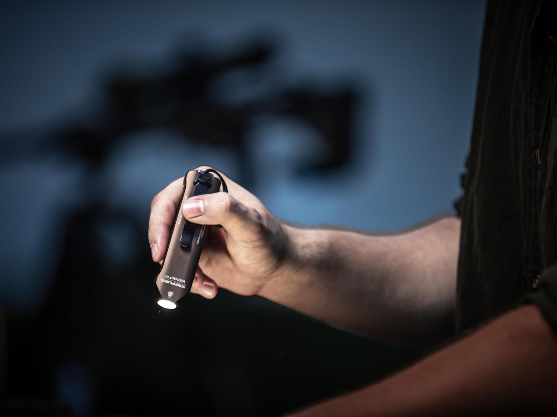 Streamlight 88813 Wedge XT 500-Lumen 1900-Candela Flat Everyday Carry Flashlight, Includes USB-Cable and Pocket Lanyard, Coyote