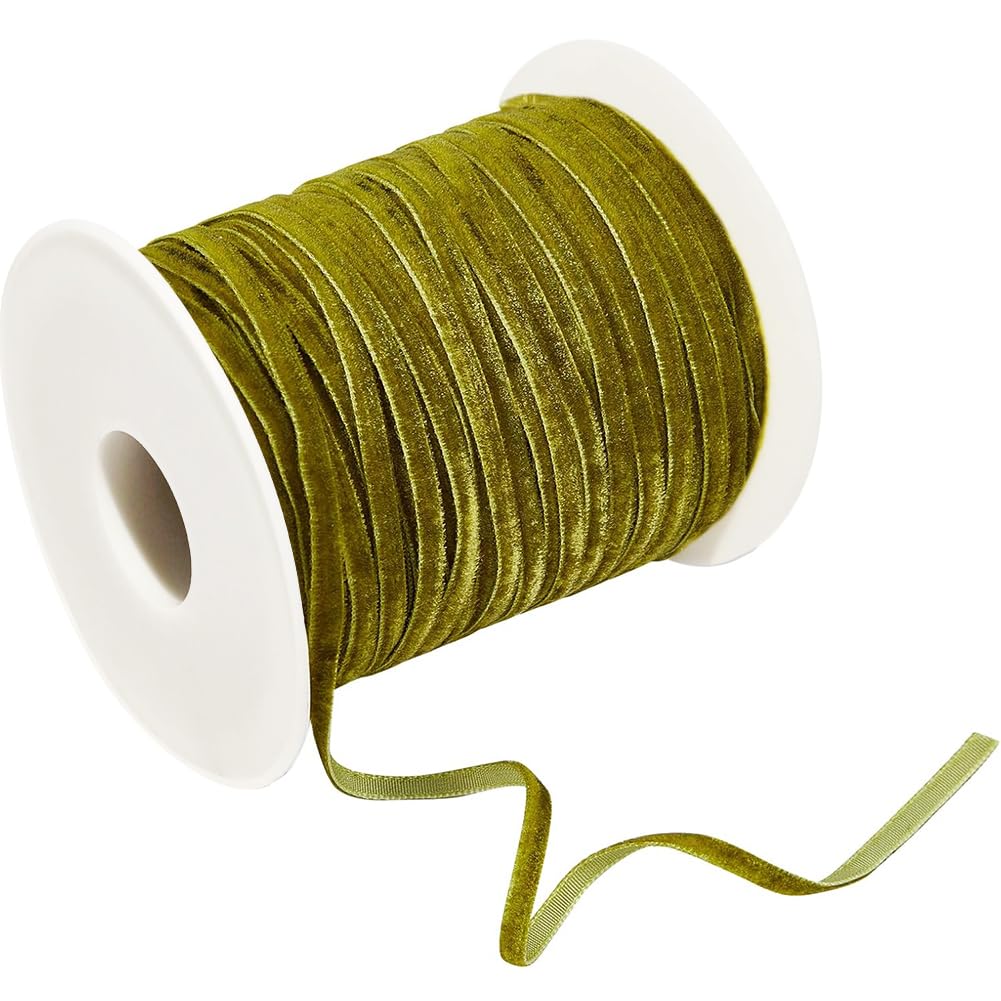 NBEADS 50 Yards Single Face Velvet Ribbon, 3mm Wide Dark Green Satin Ribbon Polyester Velvet Ribbon for Choker Wedding Gift Wrapping Hair Bows Home Christmas Decoration