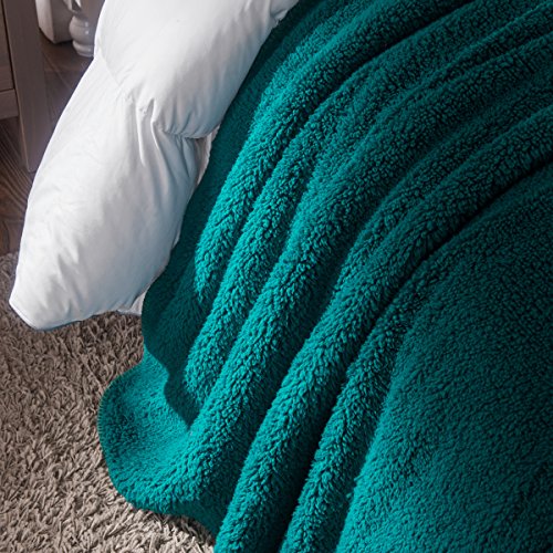 HYSEAS Sherpa Throw Blanket Teal and White - Super Soft Plush Cozy Warm Reversible Solid Blanket for Couch, Bed, Chair, Sofa - 50x60 Inch