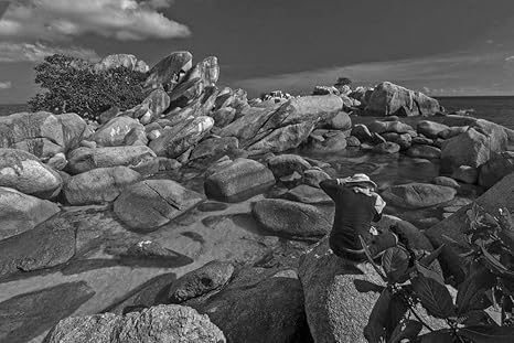 Amazon Co Jp 透き通った海の水の壁紙に丸みを帯びた岩 ビーチの壁紙 白黒の キャンバス ステッカー 印刷 壁紙ポスター はがせるシール式 写真 特大 絵画 壁飾り1cmx80cm ホーム キッチン