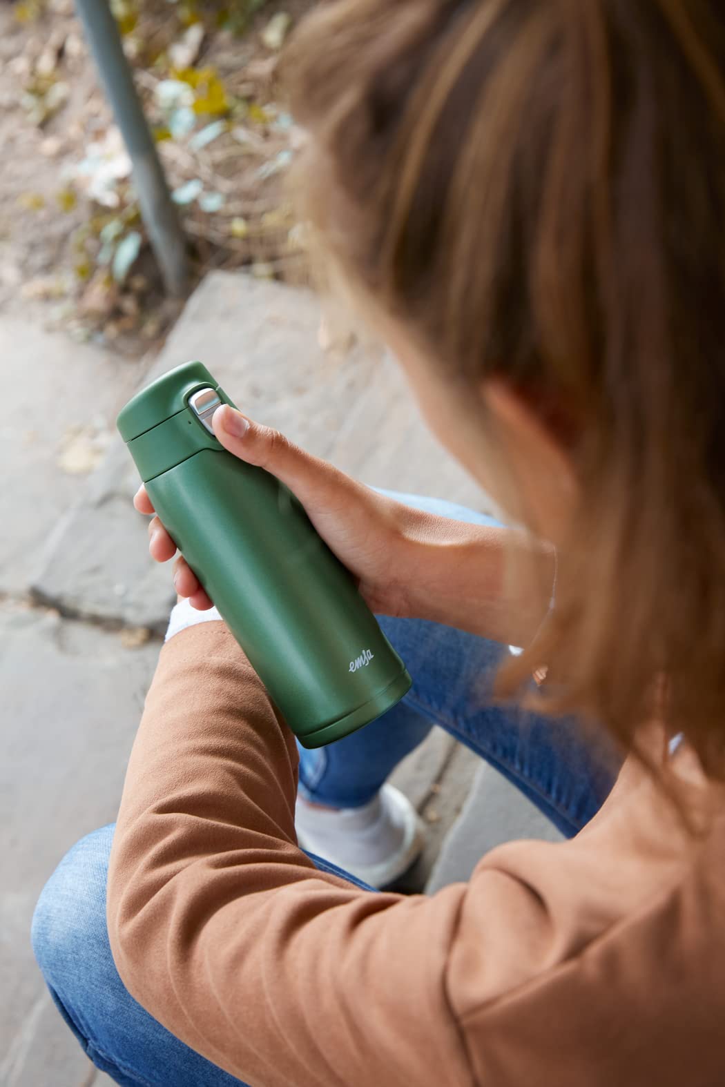 Emsa N21519 Travel Mug Light Isolierbecher, Fassungsvermögen: 0,4 L, extra-schlankes Format, Leichtgewicht, Edelstahl, Klappverschlusssystem, 100% dicht, 8h heiß/16h kalt, Grün 6