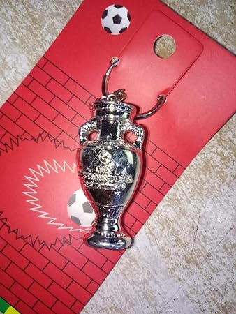 Akozon Vivid Football Match Cup Schlüsselanhänger Delicate unvergessliche Anhänger Geschenk(Fußball-Europameister)