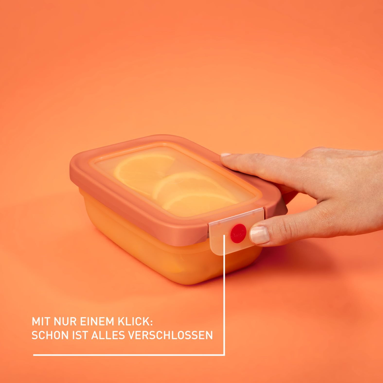 EMSA oneClick Frischhaltedose, verschlossen mit nur 1 x Klick, Lebensmittel 2 x länger frisch, 100% dicht, Made in Germany, 0,5L, gefrier-, mikrowellen- und spülmaschinengeeignet, orange, N1210200 2