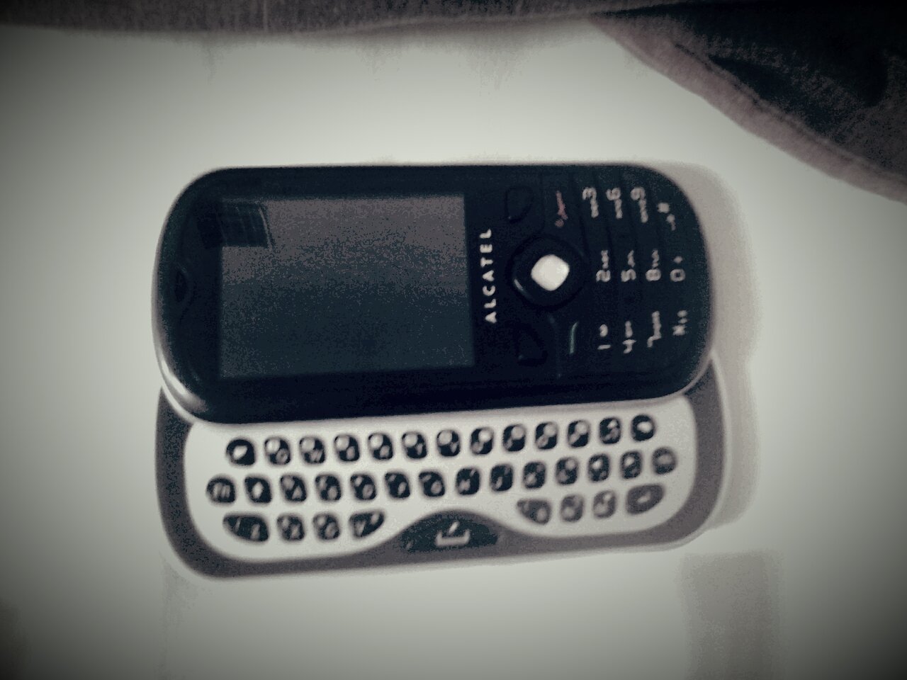 Amazon.com: Alcatel Sparq OT-606a T-Mobile Unlocked GSM Qwerty Slider Cell  Phone: Cell Phones & Accessories