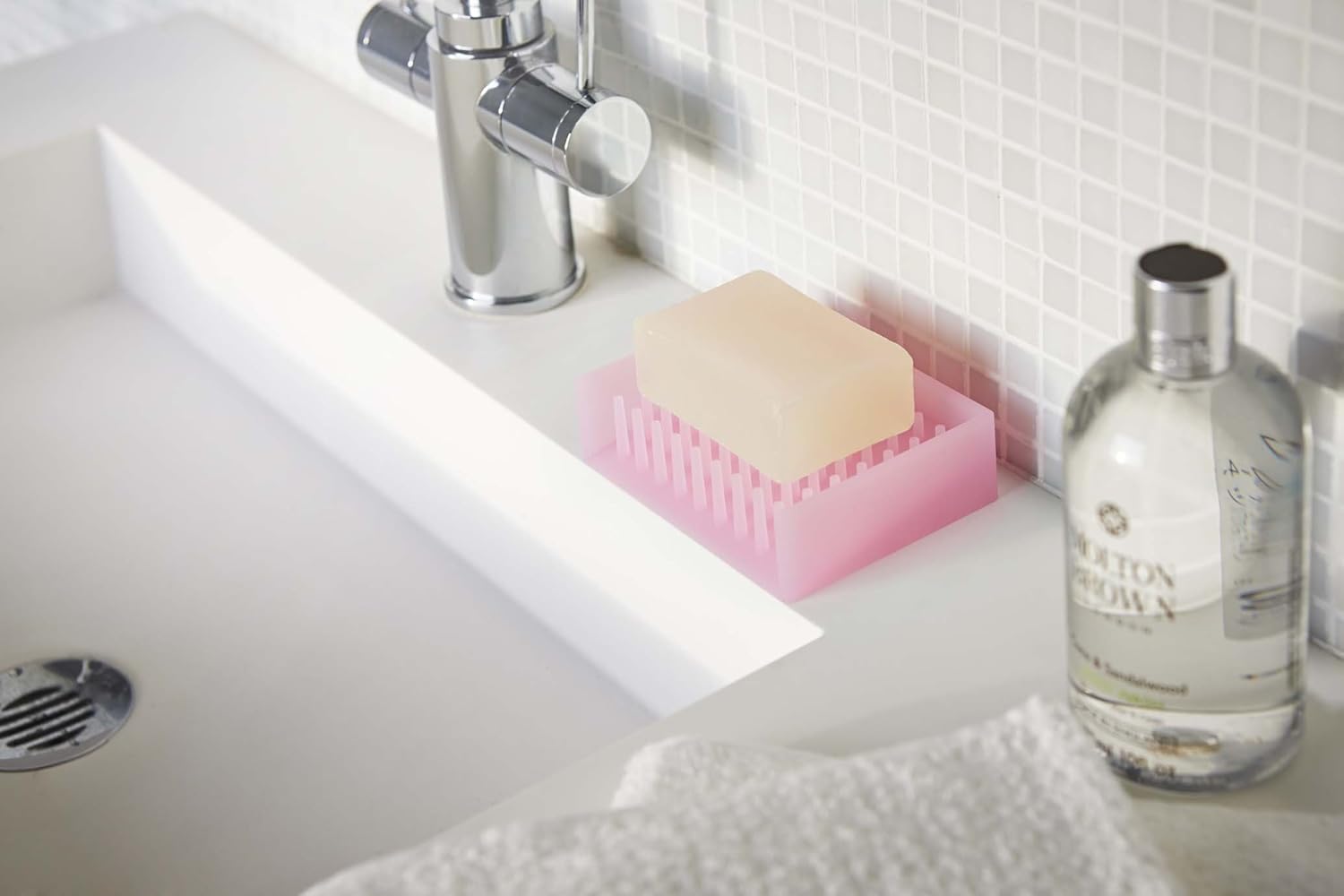 YAMAZAKI home 2992 Self Draining Soap TrayFloating Holder Dish for