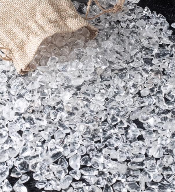 1.1lb Natural Crushed Clear Quartz Crystal Chips Bulk-Healing Crystals Chips Bulk Tumbled Stone, Crushed Crystal Gemstones for Crafts, Beautiful Package for Gift