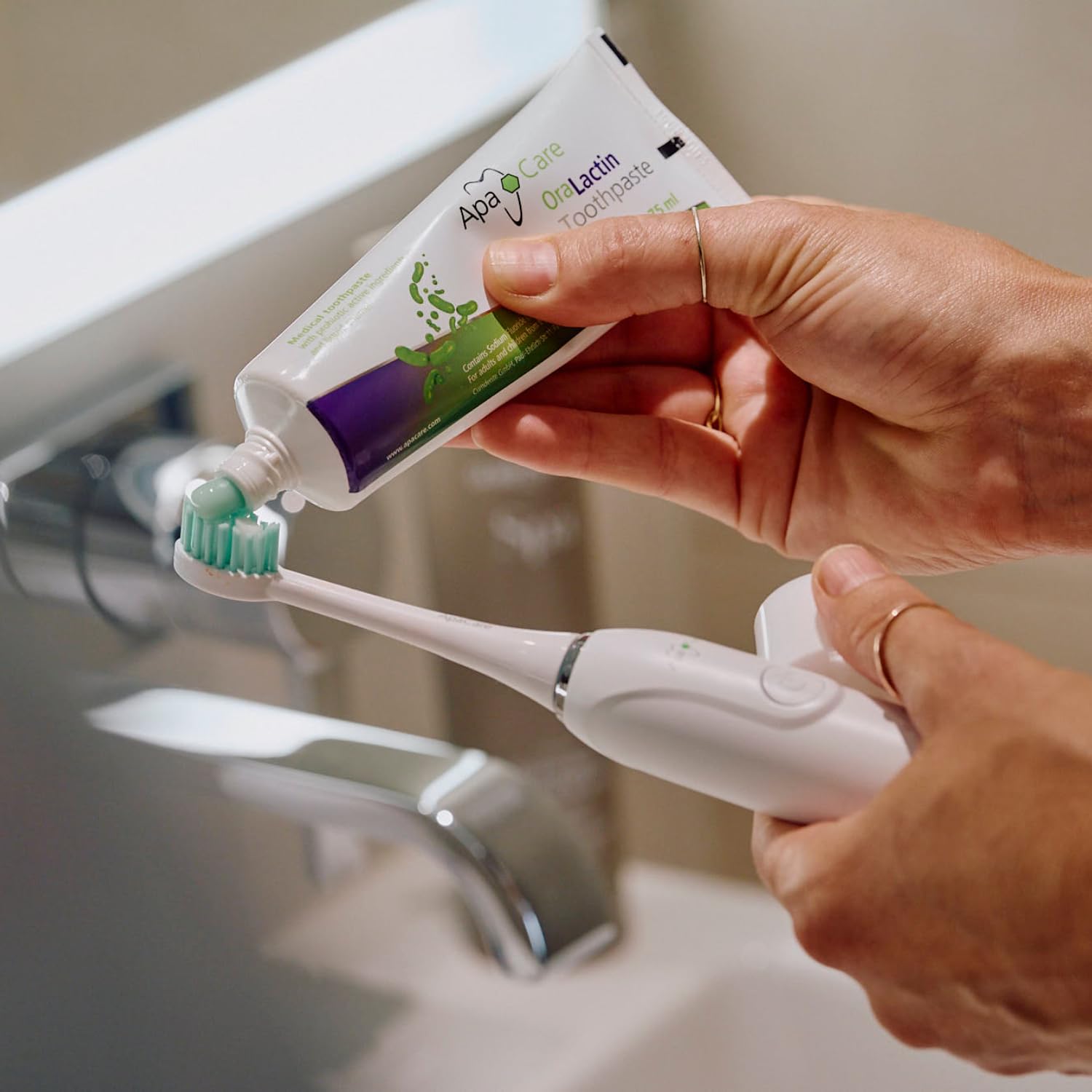 ApaCare Sonic Change Schallzahnbürste - elektrische Zahnbürste mit 35.000 Schwingungen/Min., 5 Programmen und austauschbarem Akku, inkl. 2 "3D Sensitive" Bürstenköpfen 5