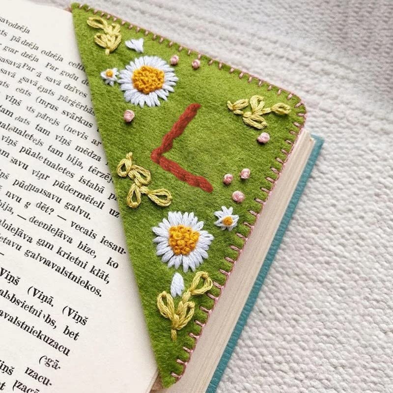 Litthing Hand Embroidered Corner Bookmark, 26 Letters Personalised Seasons Felt Triangle Bookmarks Gifts for Book Lovers Men Women