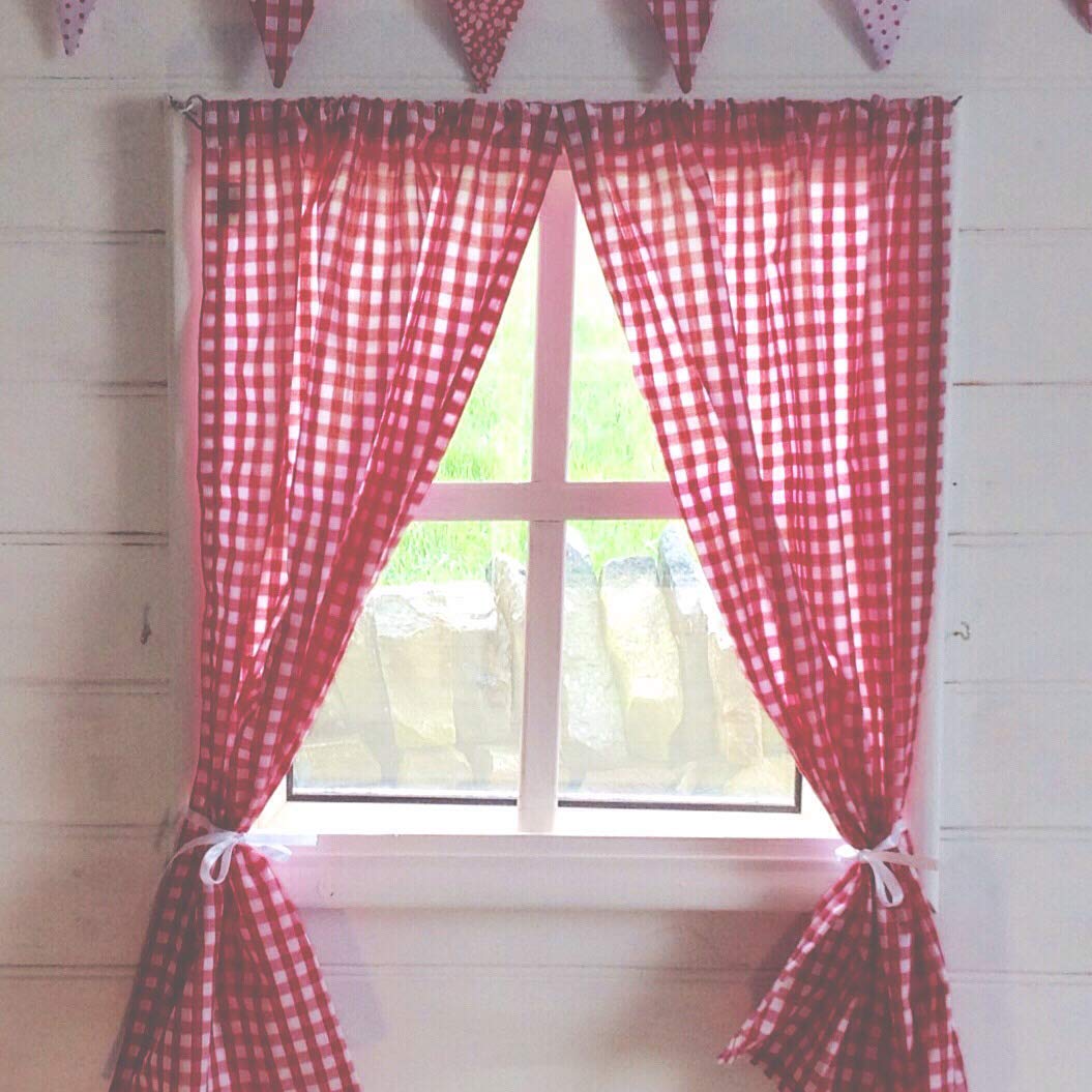 GooseBoose KIDS PLAYHOUSE CURTAINS RED GINGHAM INCLUDES FITTINGS