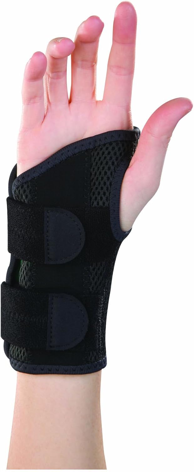 Mueller Fitted Wrist Brace, Black, Right Hand, Small/Medium: Health & Personal Care