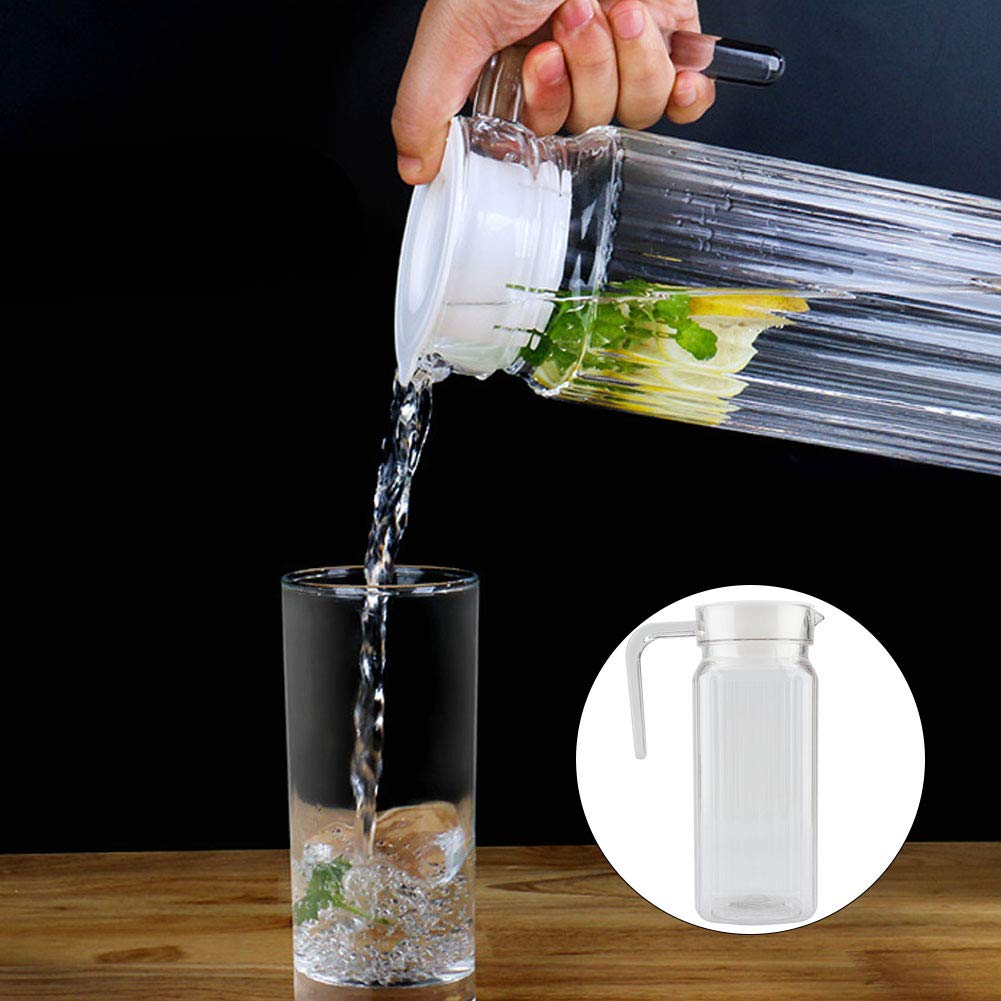 Small Water Jug with Lid, 800ml Transparent Plastic Fridge Door Milk Jug with Spill-Free Spout, Ribbed Design Carafe Bottle for Hot/Cold Water Ice Tea Coffee Beverage Liquors Beer