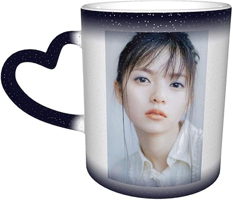 Amazon Co Jp 齋 藤 飛 鳥 変色カップ 魔法カップ マグカップ セラミック マグ カップ コーヒーカップ 写真カップ 人気アニメ 陶器 熱による変色 おしゃれ 贈り物 人気ギフト ホーム キッチン