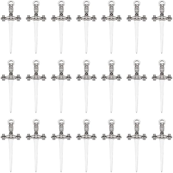SUNNYCLUE 32 PCS 8 STYLES Argent Épées Charms En Vrac Longue Épée Charms Halloween Alliage De Métal Argent Doré Grandes Armes Couteau D'Escrime Dague Charme En Vrac Pour La Fabrication De Bijoux