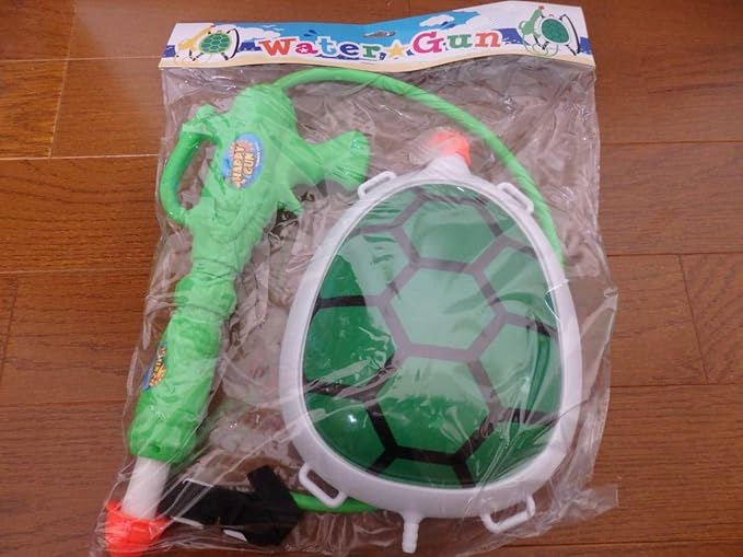 Amazon かわいい 3コインズ スリコ 3coins スリーコインズ リュック型 カメ 亀 水鉄砲 ウォーターガン 水鉄砲 おもちゃ