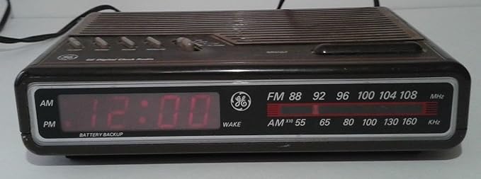 Vintage 80s GE Digital Alarm Clock AM FM Radio Model 7-4612A Woodgrain