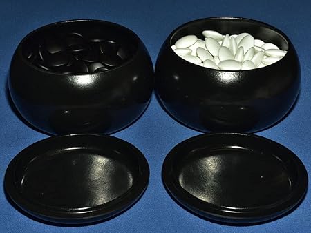 Amazon 新生ガラス碁石 梅印とプラスチック碁笥 黒 大のセット 新生ガラス碁石 碁笥付セット C 囲碁 おもちゃ