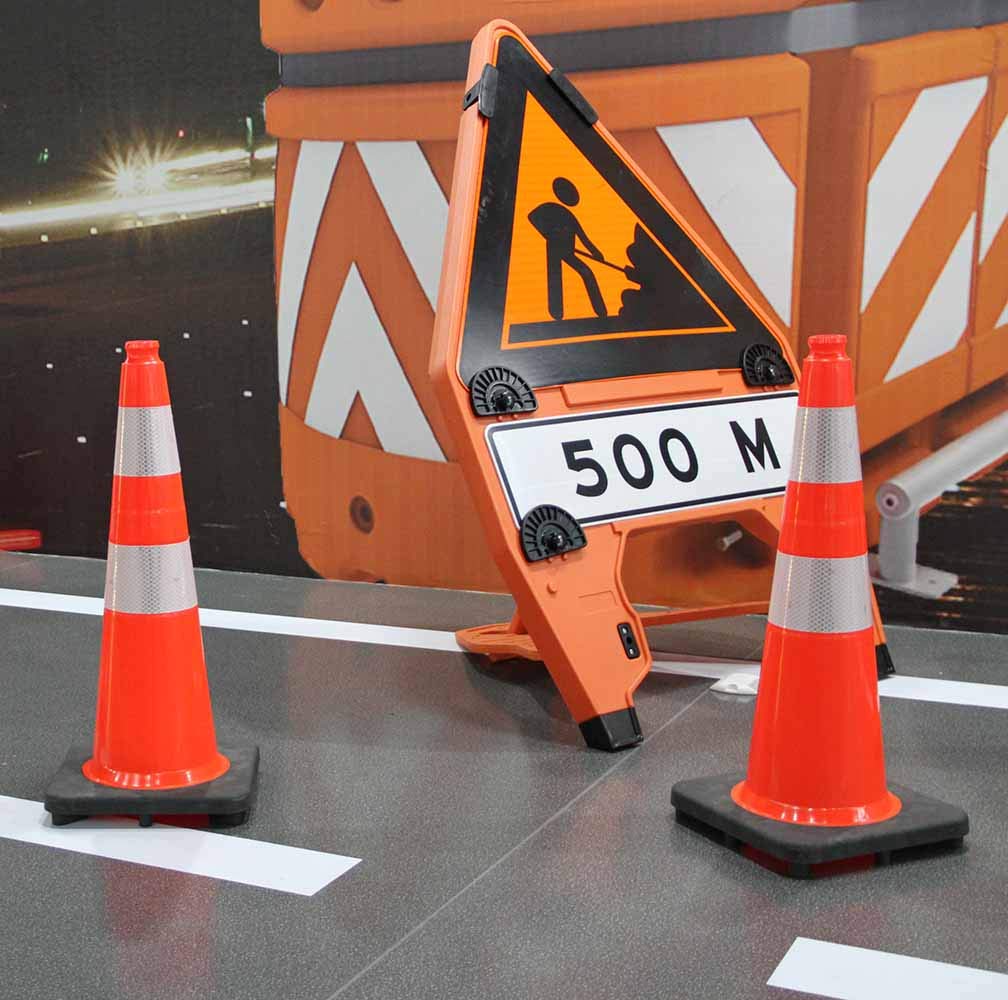 (6 Pack) BESEA 28” Orange Safety Traffic Cone, Black Base Construction Road Parking Cone Structurally Stable，Crowd Control at Public Places (28" Height).: Industrial & Scientific