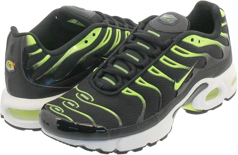 air max plus gs black and white