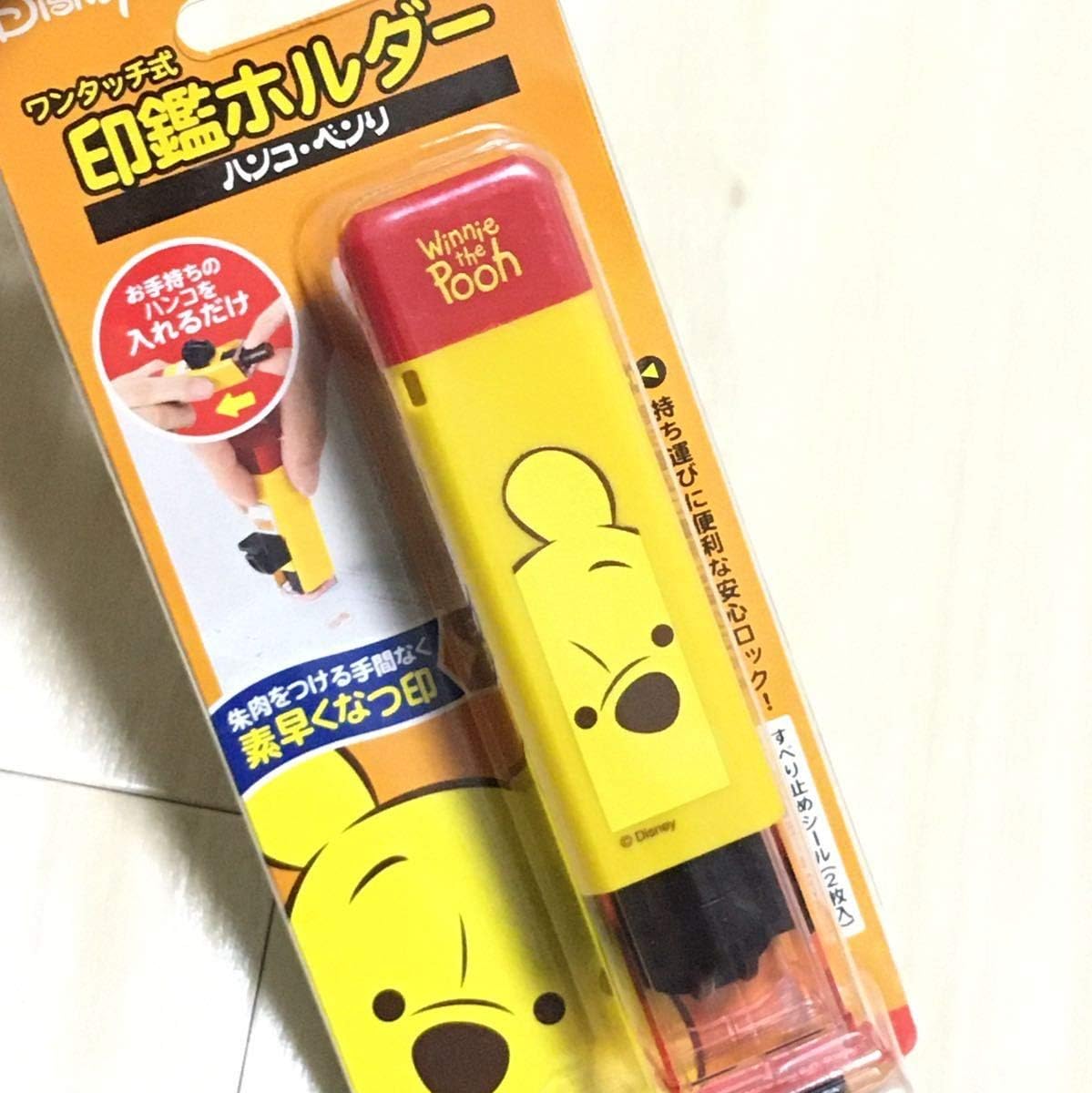 Amazon Co Jp 新品シャチハタ ハンコベンリ文房具プー 柄ディズニー判子はんこ朱肉グッズ事務用品キャラクター印鑑ホルダーなつ印 捺印 携帯に便利 ホビー