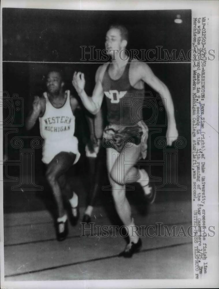 Historic Images - 1958 Press Photo Duke's Dave Sime wins 100 Yard Dash in 9.7 vs Don Murchinson