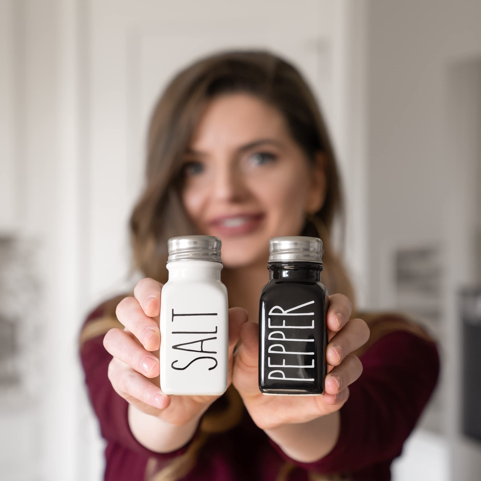 Heartland Home Farmhouse Ceramic Salt and Pepper Shakers Set with Extra Lids. 100% Stoneware Salt and Pepper Shaker Set. Black Pepper and White Salt Shaker with Lid x4. Kitchen Salt Pepper Shakers