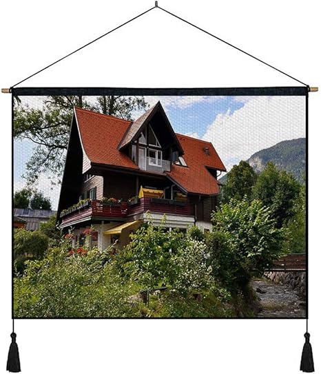 Amazon Co Jp 川沿いの山の中の木造住宅 世界 タペストリー 多機能 個性 掛け軸 掛け物 掛けじく ポスター インテリア 組立式 部屋飾り壁 壁飾り 50cmx40cm ホーム キッチン