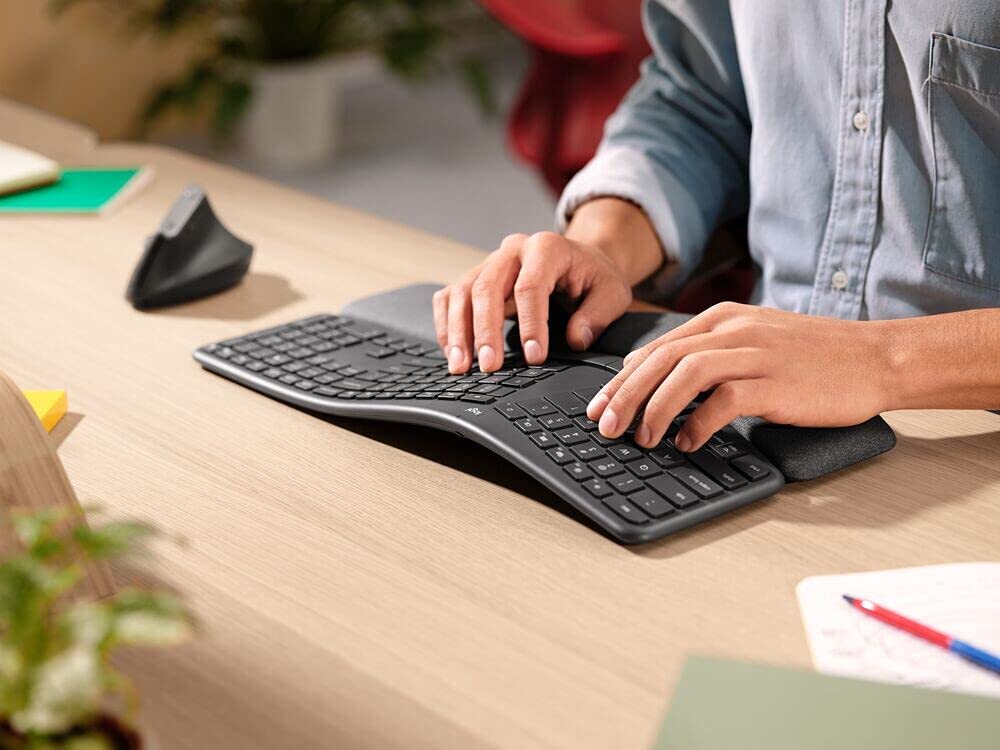 Logitech ERGO K860 - Wireless ergonomic keyboard with split buttons, wristwear and support for natural tap - Windows / Mac, Bluetooth, USB receiver, QWERTZ layout graphite