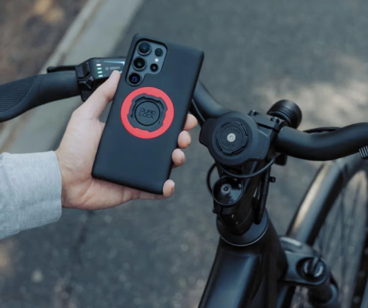 Quad Lock USB Waterproof Wireless Charging Head for Motorcycle and 360 Range